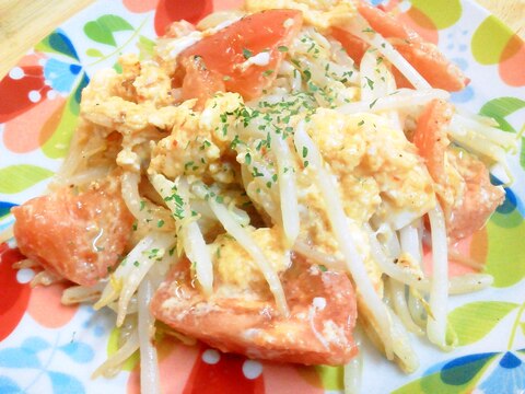 もやしと卵とトマトのチリソース炒め♪